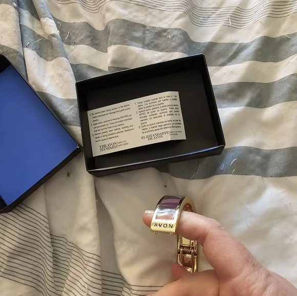 Avon Bracelet - Picture 3 of 5